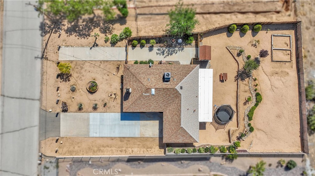 https://media.crmls.org/medias/cb5c3e72-aa40-4cea-ae5d-1466a62d1b0e.jpg?preset=X-Large