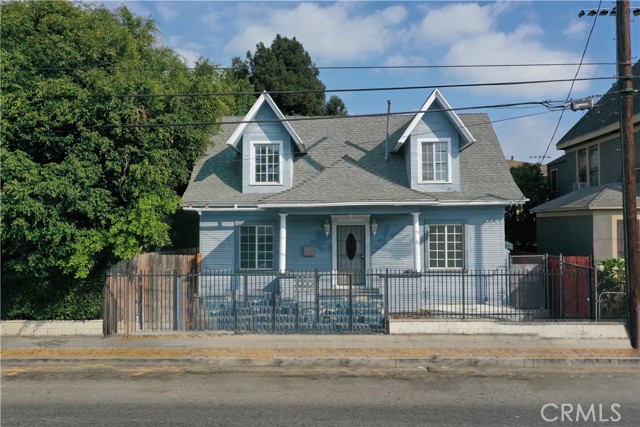 Detail Gallery Image 1 of 30 For 1708 S Union Ave, Los Angeles,  CA 90015 - 3 Beds | 2 Baths