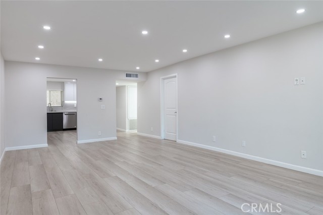 356 W California Avenue, Glendale CA: https://media.crmls.org/medias/cb5c6111-a4d3-4d0e-9fc7-2c3ac87be57e.jpg