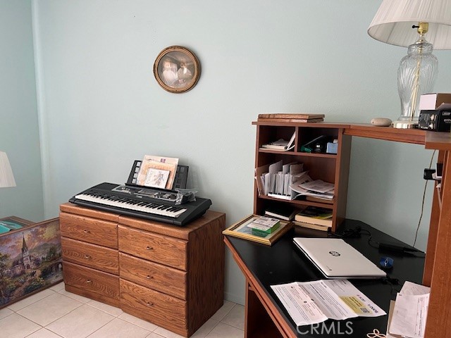 https://media.crmls.org/medias/cb5c9291-1bcf-4e1d-b5da-bfd8f63c64c6.jpg?preset=X-Large