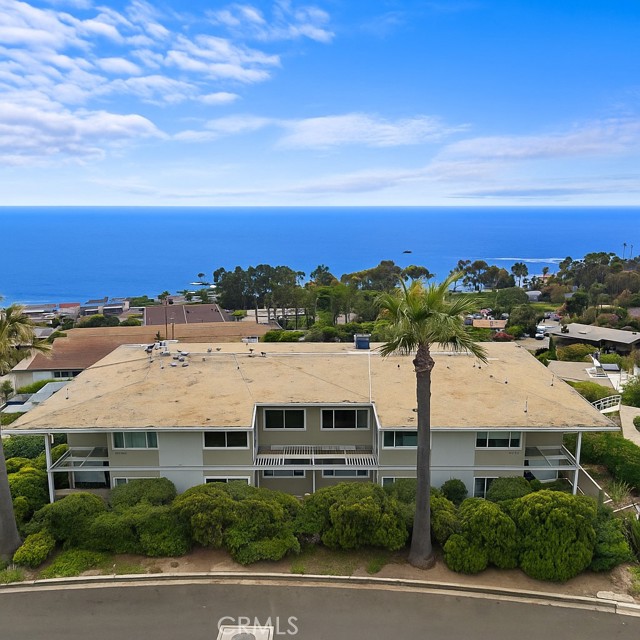 21702 Ocean Vista Drive, Laguna Beach CA: https://media.crmls.org/medias/cb5ca101-ef26-4102-9e67-2c65480f98e6.jpg
