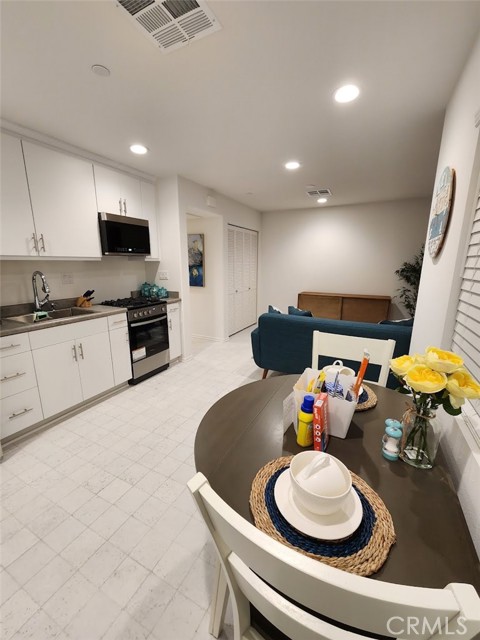 6989 N Curtis Lane, San Bernardino CA: https://media.crmls.org/medias/cb5d0fee-015a-4559-b014-fe862416941f.jpg