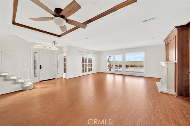 Detail Gallery Image 4 of 39 For 415 Canal St, Newport Beach,  CA 92663 - 4 Beds | 2/1 Baths