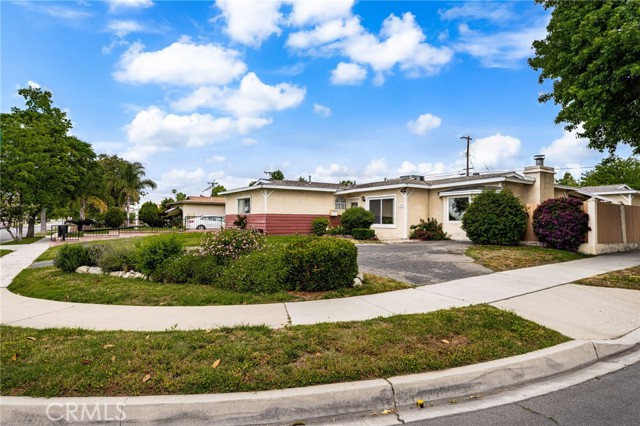 1320 W Flora Street, Ontario CA: https://media.crmls.org/medias/cb5d6e0f-548a-499b-88cb-080e75f0a706.jpg