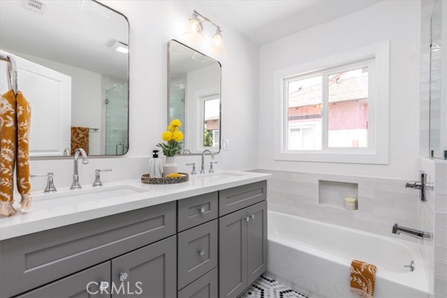 Detail Gallery Image 14 of 36 For 3829 Wellington Rd, Los Angeles,  CA 90008 - 3 Beds | 2 Baths