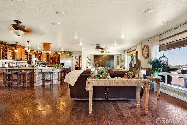 8686 Capelin Road, Phelan CA: https://media.crmls.org/medias/cb5f646e-dd8c-404b-b13c-523fb727de2e.jpg