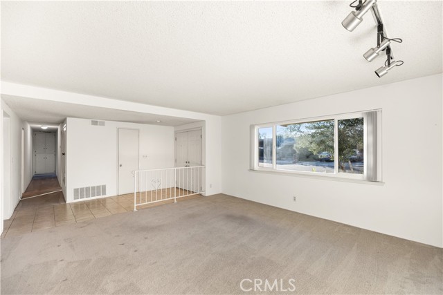 Detail Gallery Image 6 of 34 For 13402 Winthrope St, Santa Ana,  CA 92705 - 4 Beds | 2 Baths