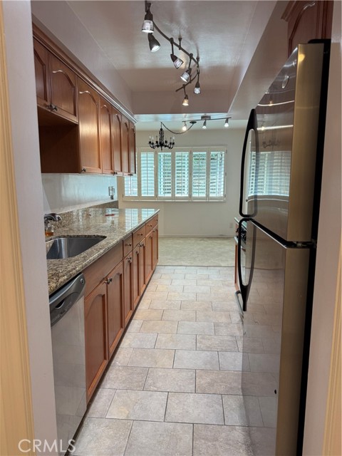 Detail Gallery Image 6 of 27 For 6702 Hillpark Dr #308,  Los Angeles,  CA 90068 - 2 Beds | 2 Baths