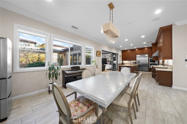 Detail Gallery Image 5 of 40 For 19 Hollyhock, Lake Forest,  CA 92630 - 5 Beds | 5/1 Baths