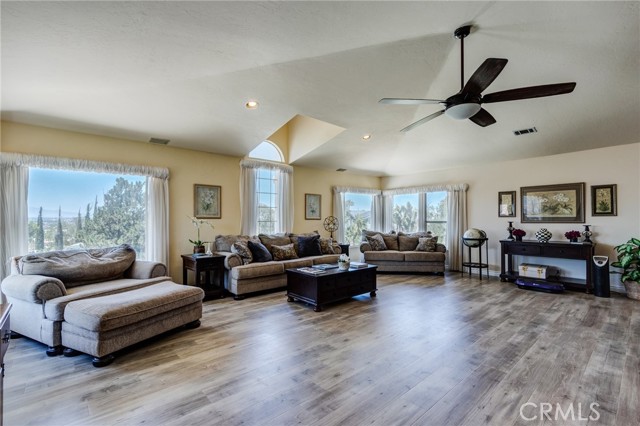 20003 Waco Road, Apple Valley CA: https://media.crmls.org/medias/cb61bd5f-909a-4f68-8c67-23b1a9186f65.jpg