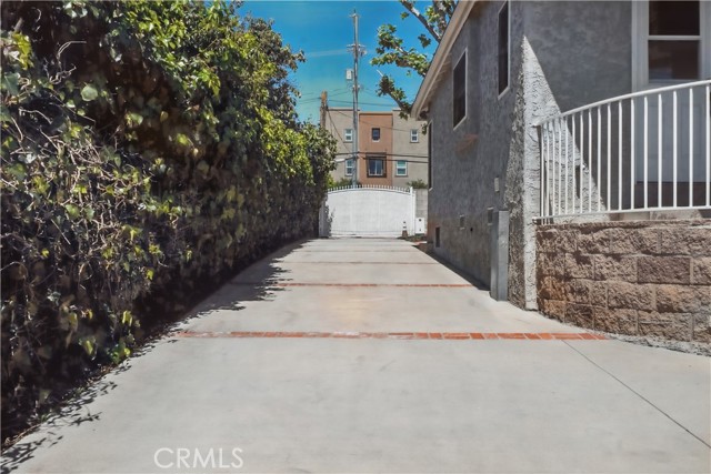 13384 Foothill Boulevard, Sylmar CA: https://media.crmls.org/medias/cb61c207-60b0-43fe-9ba2-e1a6fc8ea898.jpg
