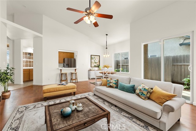 Detail Gallery Image 5 of 16 For 338 Royal Glen, Chico,  CA 95973 - 3 Beds | 2 Baths