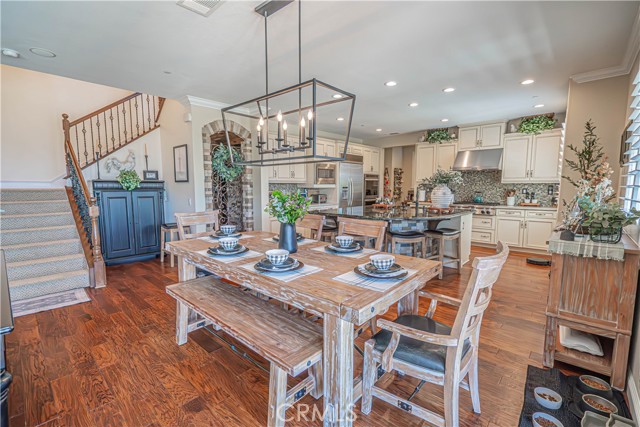 22348 Driftwood Court, Saugus CA: https://media.crmls.org/medias/cb62836a-0718-4012-ba81-6b335961d587.jpg