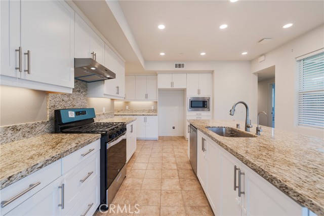 1100 Epic, Irvine CA: https://media.crmls.org/medias/cb629738-3186-474d-8b0e-c470b8e1f820.jpg