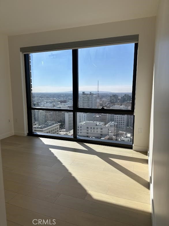 Detail Gallery Image 5 of 20 For 400 S Broadway #2710,  Los Angeles,  CA 90013 - 2 Beds | 2 Baths