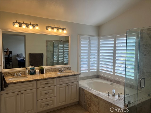 13564 Esprit Avenue, San Diego CA: https://media.crmls.org/medias/cb634124-0822-48c5-98ed-83bf935edac1.jpg