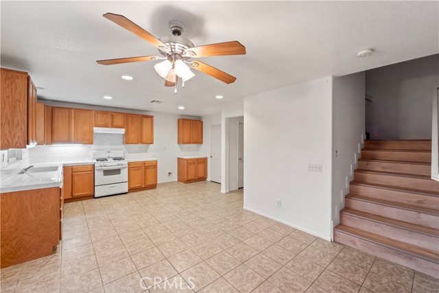 Detail Gallery Image 9 of 26 For 14483 Wapiti Way, Victorville,  CA 92394 - 4 Beds | 2/1 Baths
