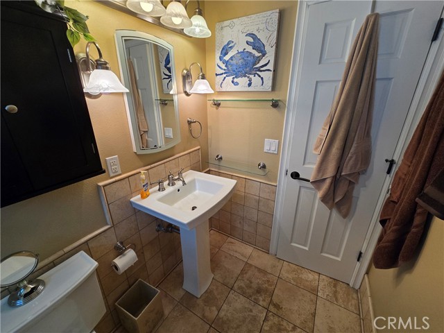 Detail Gallery Image 25 of 39 For 249 Loyola Rd, Costa Mesa,  CA 92626 - 4 Beds | 2 Baths