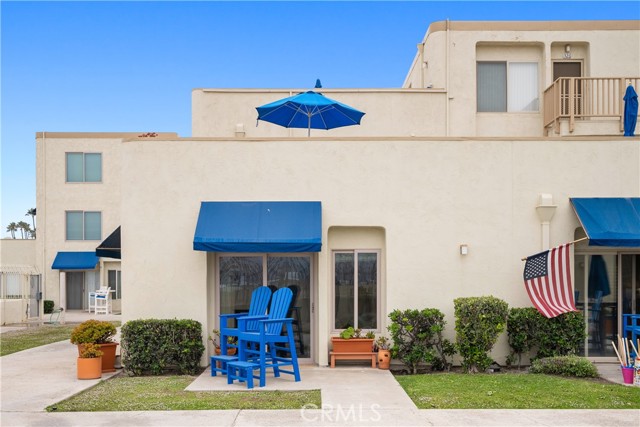 711 Pacific Coast, Huntington Beach CA: https://media.crmls.org/medias/cb63dc3a-7635-4178-86f6-81e8ad8e40f1.jpg
