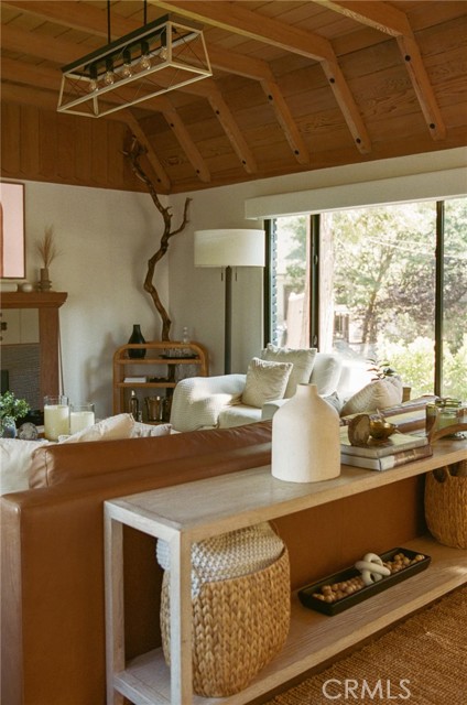 Detail Gallery Image 4 of 59 For 481 Heliotrope Dr, Lake Arrowhead,  CA 92352 - 3 Beds | 2/1 Baths