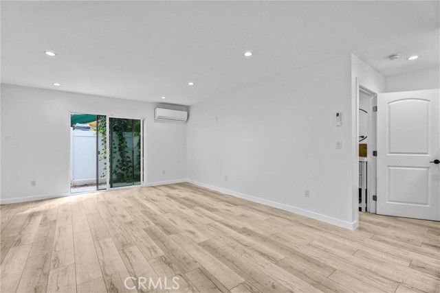 Detail Gallery Image 6 of 18 For 22022 Buena Ventura, Woodland Hills,  CA 91364 - 2 Beds | 1/1 Baths