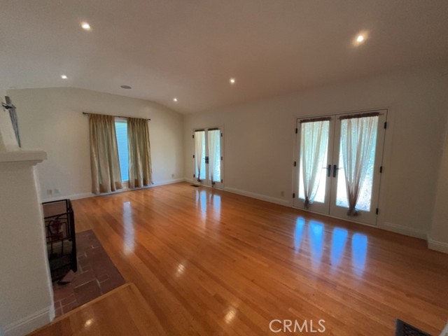 Detail Gallery Image 8 of 14 For 10856 Wellworth Ave, Los Angeles,  CA 90024 - 3 Beds | 2 Baths