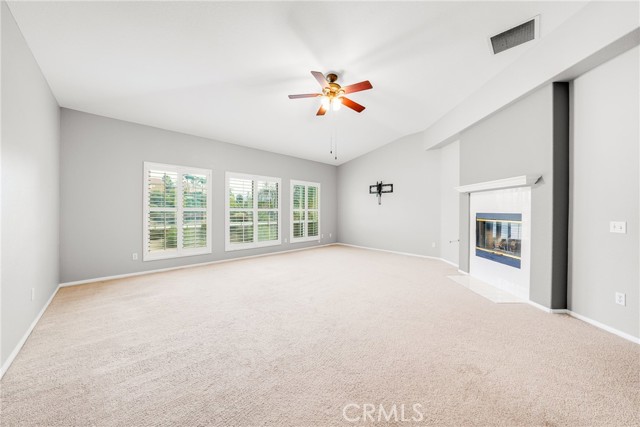 32879 Valentino Way, Temecula CA: https://media.crmls.org/medias/cb658510-e1e2-48d2-9a86-ff0af6c95799.jpg