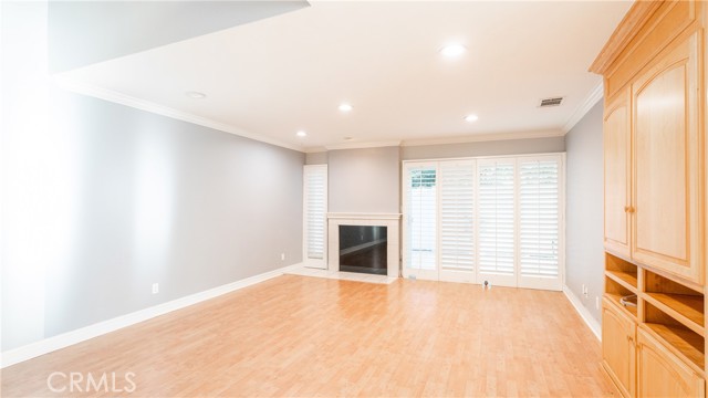 Detail Gallery Image 6 of 32 For 10055 Melinda Way #4,  Northridge,  CA 91325 - 3 Beds | 2/1 Baths