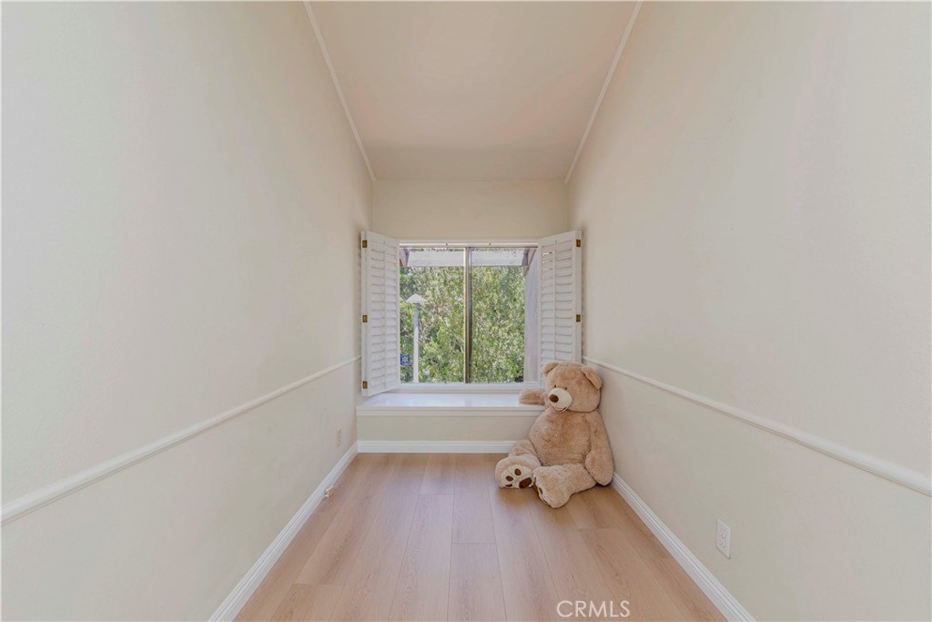 https://media.crmls.org/medias/cb660eeb-5b12-4f9d-b94f-2361de7cb893.jpg?preset=X-Large