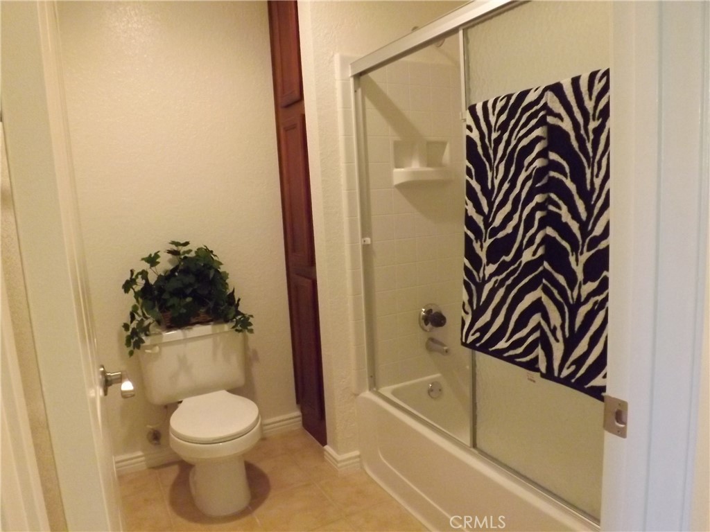 https://media.crmls.org/medias/cb668772-a774-4764-a938-e12cbb81c382.jpg?preset=X-Large