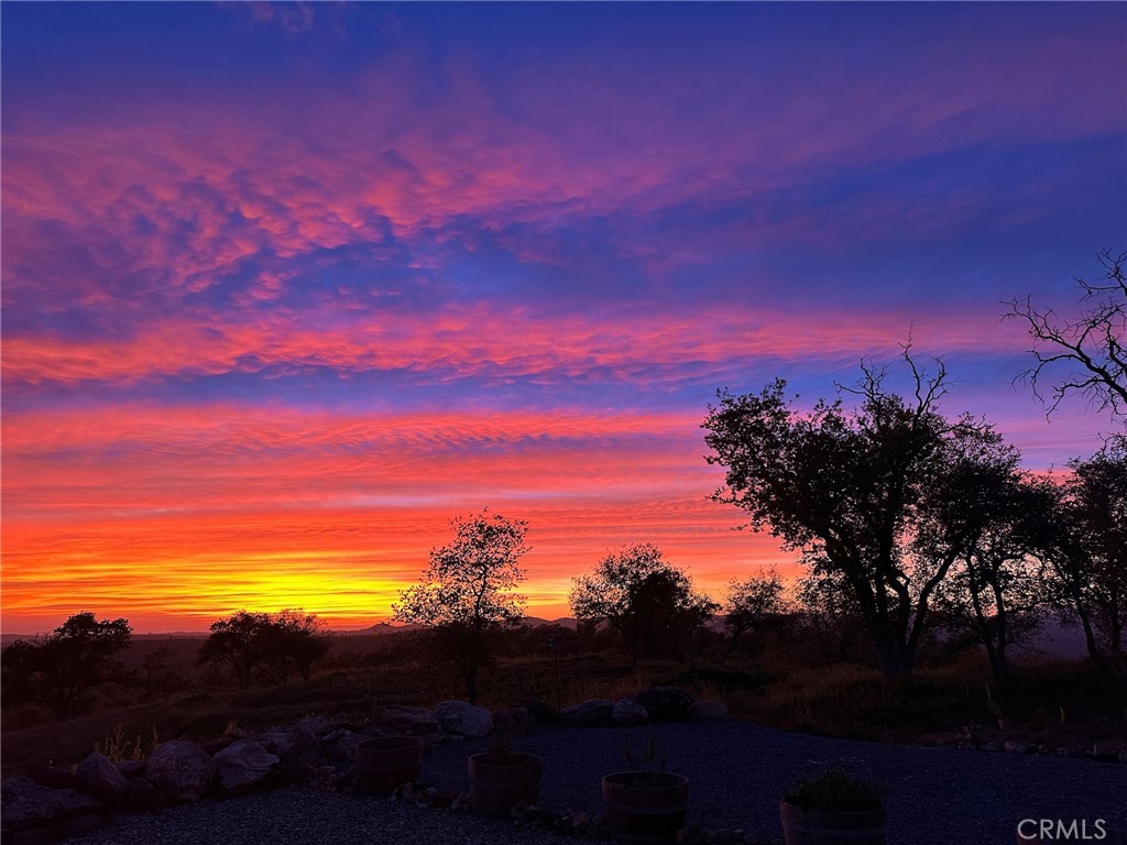 https://media.crmls.org/medias/cb67b987-6a8d-4b22-b76c-6478535aeb1e.jpg?preset=X-Large