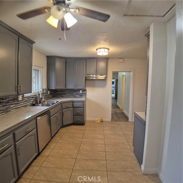 Detail Gallery Image 11 of 20 For 804 S Mayo Ave, Compton,  CA 90221 - 3 Beds | 1 Baths
