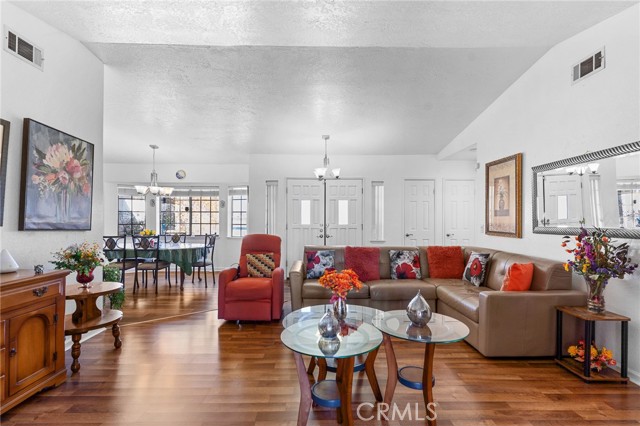 20071 Serrano, Apple Valley CA: https://media.crmls.org/medias/cb682640-2b5e-47f4-9da3-ee1bbd80ac9f.jpg