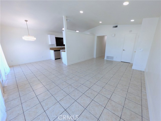 Detail Gallery Image 4 of 18 For 13842 Caspian, Moreno Valley,  CA 92553 - 2 Beds | 2 Baths