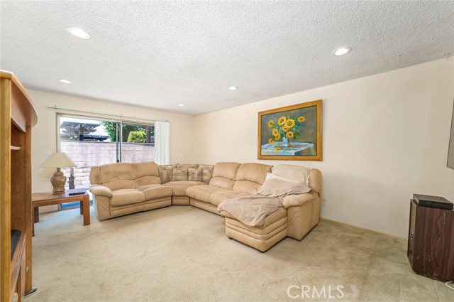 Detail Gallery Image 8 of 27 For 11503 Walcroft St, Lakewood,  CA 90715 - 4 Beds | 2 Baths