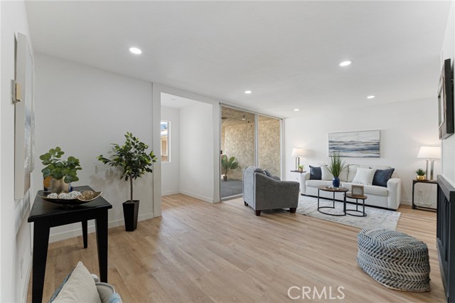 Detail Gallery Image 4 of 21 For 125 N Allen, Pasadena,  CA 91106 - 2 Beds | 2 Baths