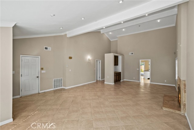 Detail Gallery Image 3 of 25 For 18123 Delano St, Tarzana,  CA 91335 - 3 Beds | 2 Baths