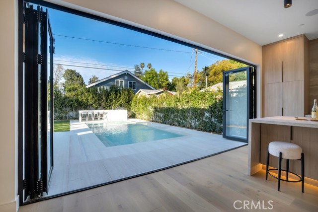 Detail Gallery Image 10 of 63 For 11107 Kling St, North Hollywood,  CA 91602 - 4 Beds | 4 Baths