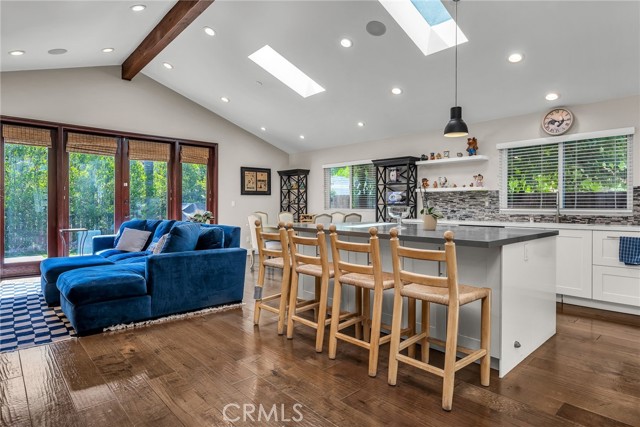 Detail Gallery Image 10 of 34 For 5948 Hesperia Ave, Encino,  CA 91316 - 3 Beds | 2/1 Baths
