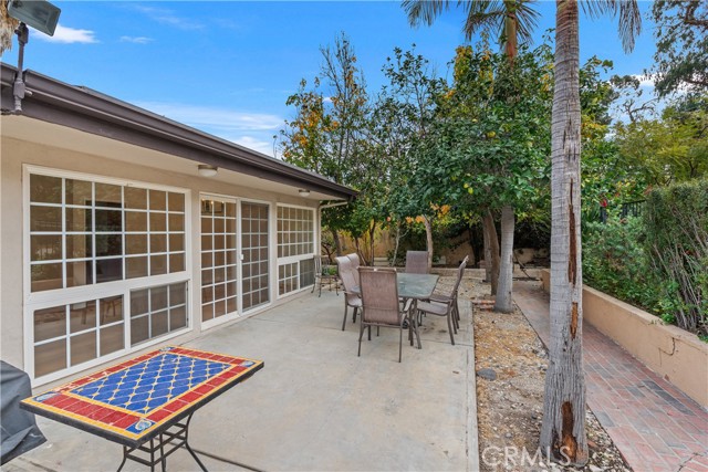 Detail Gallery Image 27 of 35 For 24316 Burbank Bld, Woodland Hills,  CA 91367 - 4 Beds | 2 Baths