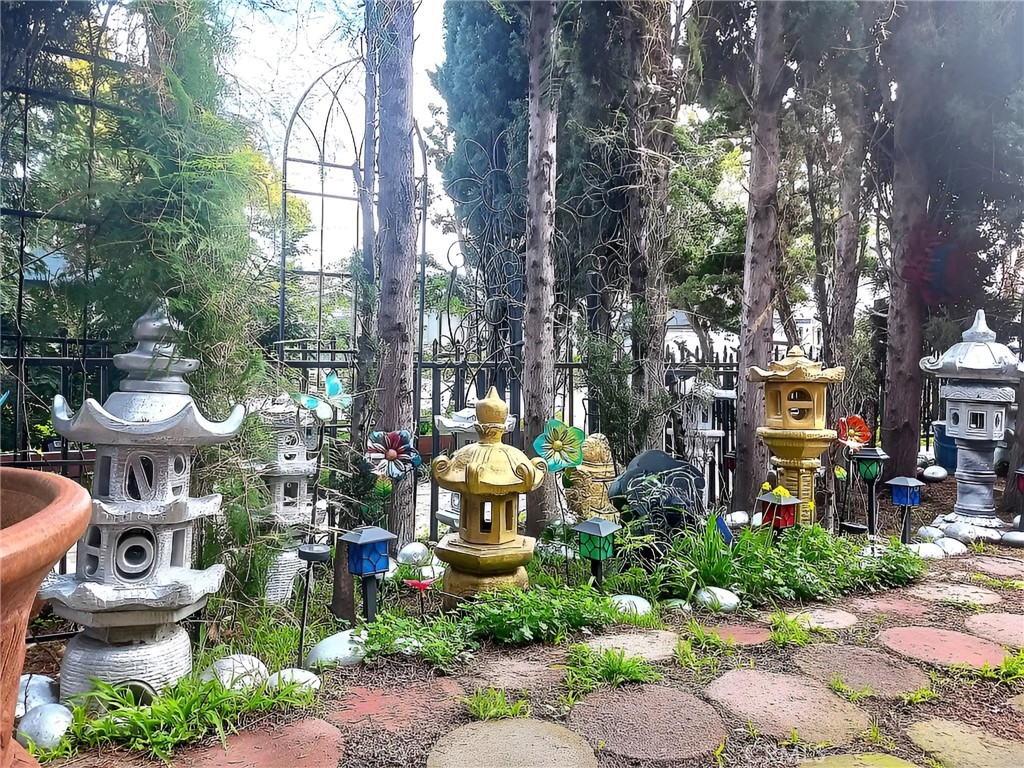 https://media.crmls.org/medias/cb6cc650-bb49-465c-b06a-6d91c5af640c.jpg?preset=X-Large