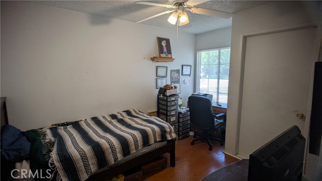 27636 Sequoia Glen Drive, Valencia CA: https://media.crmls.org/medias/cb6d5c72-3604-4bde-9218-069b3f3c49c5.jpg