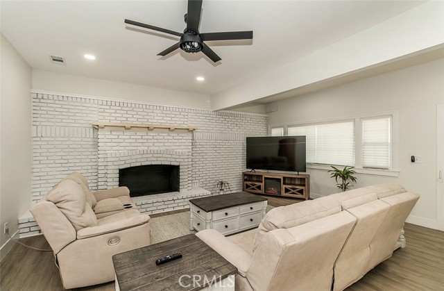 Detail Gallery Image 3 of 39 For 5221 S Reed Ave, Reedley,  CA 93654 - 3 Beds | 2 Baths