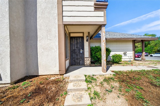 Detail Gallery Image 3 of 29 For 10235 Basalt, Mentone,  CA 92359 - 5 Beds | 3 Baths