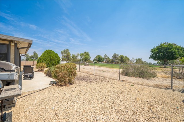 13745 Bel Air Drive, Victorville CA: https://media.crmls.org/medias/cb6dc59a-1f6b-4292-bdac-26d8450573d5.jpg