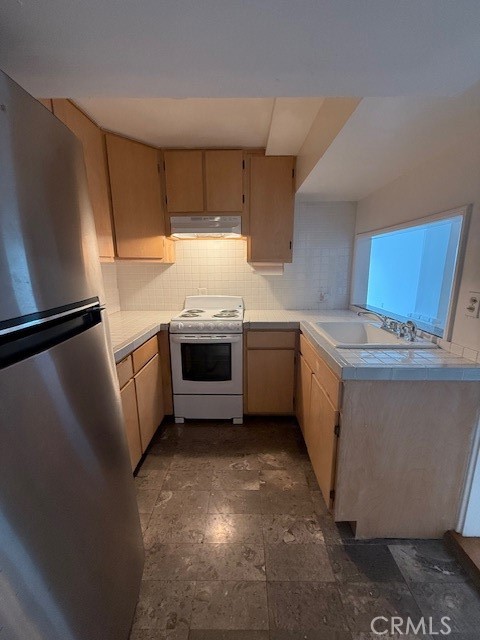 557 Via Almar, Palos Verdes Estates CA: https://media.crmls.org/medias/cb6de1a0-8fd2-4d53-905d-ccb682ea8343.jpg