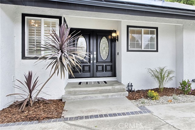 5237 Melvin Avenue, Tarzana CA: https://media.crmls.org/medias/cb6e2a32-67df-4ca5-a3b5-a382dc317289.jpg