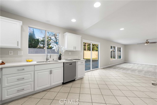 Detail Gallery Image 11 of 42 For 45620 Barham Ave, Lancaster,  CA 93534 - 5 Beds | 2/1 Baths