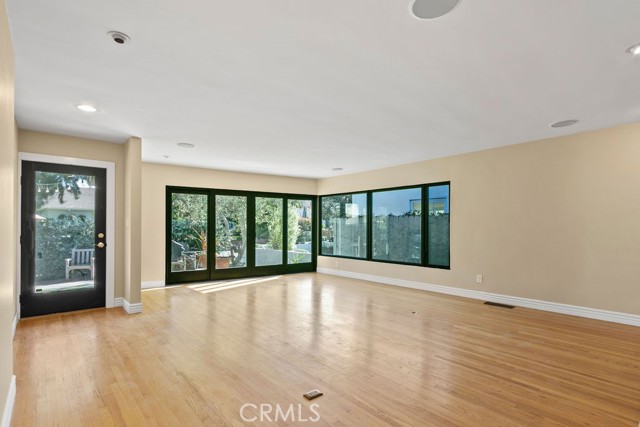 Detail Gallery Image 5 of 23 For 313 Larkspur, Corona Del Mar,  CA 92625 - 3 Beds | 2 Baths