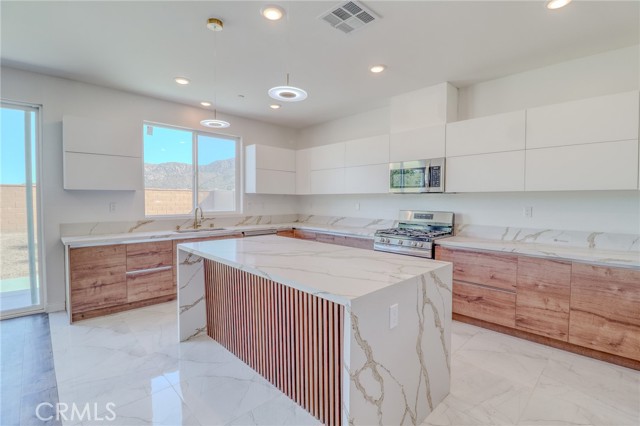 Detail Gallery Image 7 of 27 For 14424 Buvan Ct, Moreno Valley,  CA 92555 - 5 Beds | 3/1 Baths